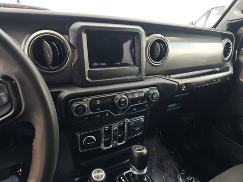 Used 2023 Jeep Wrangler Unlimited w/ Convenience Group AWD/4WD image 5