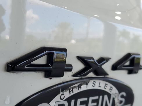 Used 2020 Jeep Renegade Altitude AWD/4WD image 5