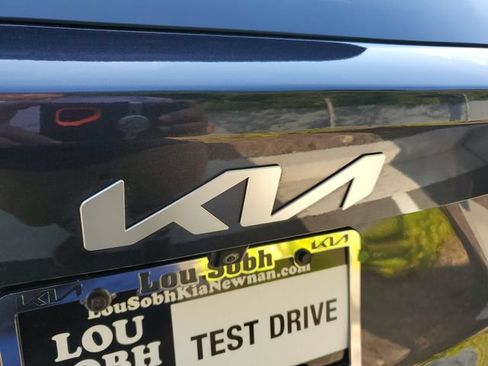 Used 2025 Kia Sorento LX FWD image 9