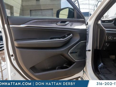 Used 2023 Jeep Grand Cherokee L Overland image 15