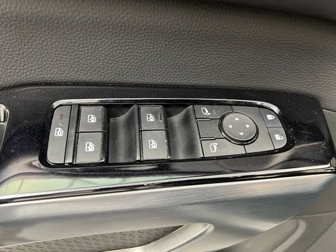 Used 2025 Nissan Pathfinder SL FWD image 15