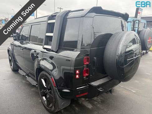Used 2025 Land Rover Defender 110 X-Dynamic SE image 4