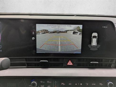 Used 2024 Kia Sportage EX image 19