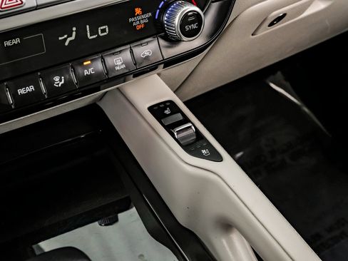 Used 2022 Kia Telluride EX w/ EX Premium Package FWD image 25