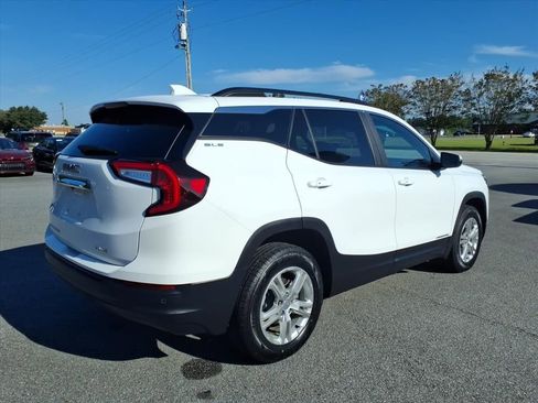 Used 2023 GMC Terrain SLE w/ Driver Convenience Package image 2