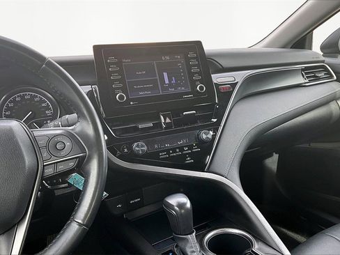 Used 2023 Toyota Camry SE image 6