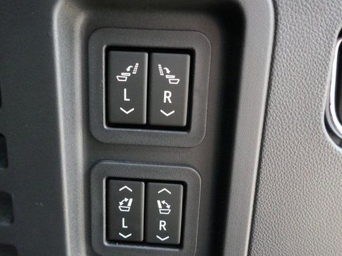 New 2026 Chevrolet Traverse RS image 16