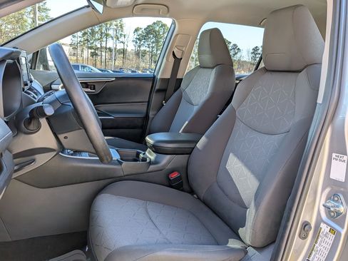 Used 2020 Toyota RAV4 XLE image 16