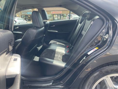 Used 2014 Toyota Camry SE w/ Leather Package FWD image 10