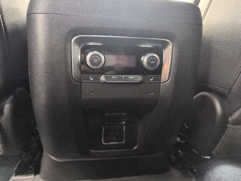 Used 2025 GMC Yukon XL Denali AWD/4WD image 22