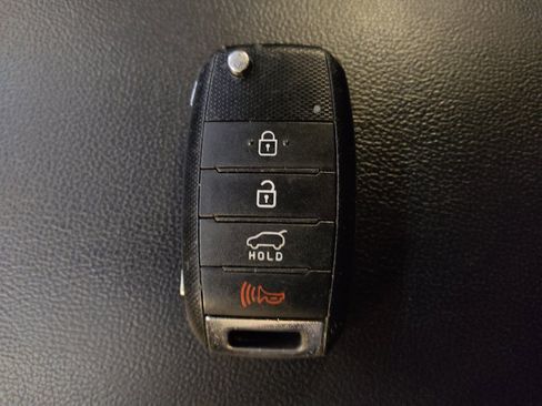 Used 2019 Kia Sorento L FWD image 32