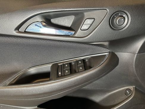 Used 2017 Chevrolet Cruze LT image 19