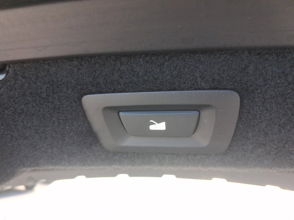Used 2025 Lucid Air Pure RWD image 12