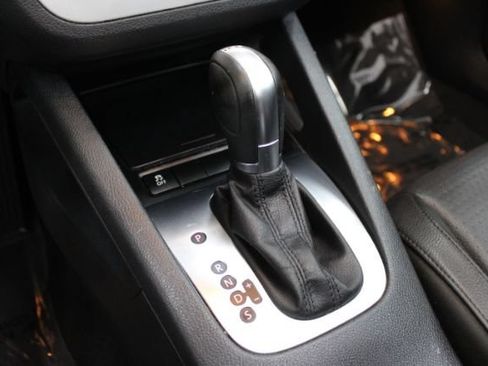 Used 2014 Volkswagen Eos FWD image 13