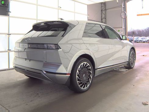 Used 2024 Hyundai Ioniq 5 Limited image 3