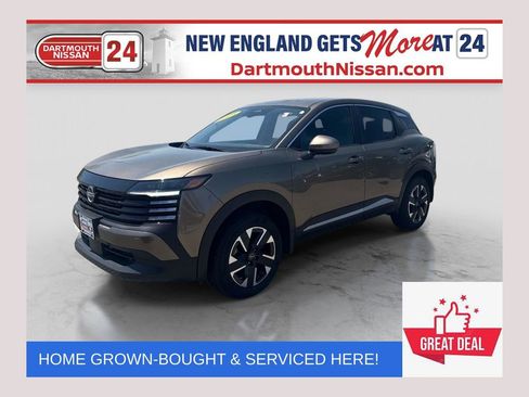 Used 2025 Nissan Kicks SV AWD/4WD image 1