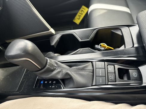 Used 2025 Toyota Camry SE image 24