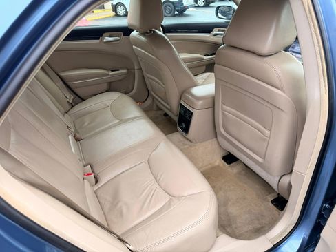 Used 2011 Chrysler 300 Limited image 17