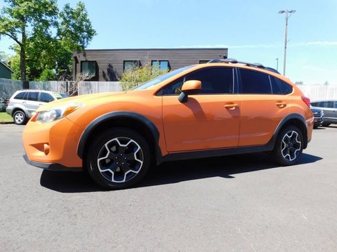 Used 2014 Subaru Crosstrek 2.0i Premium w/ Moonroof Package AWD/4WD image 4