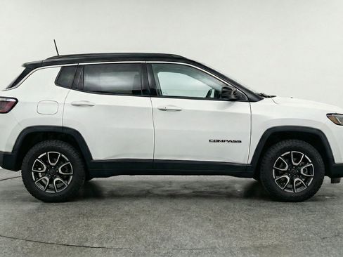 Used 2025 Jeep Compass Trailhawk AWD/4WD image 11