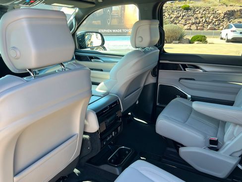 New 2026 Jeep Grand Wagoneer 4WD image 15