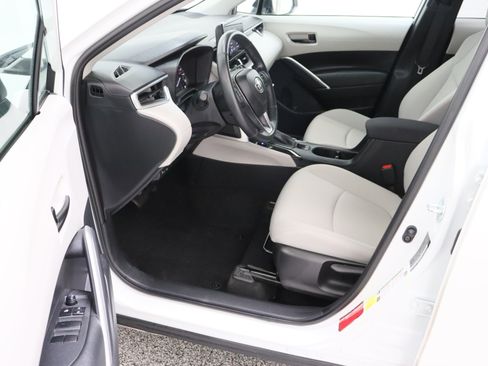 Certified 2023 Toyota Corolla Cross LE w/ Moonroof Package image 14