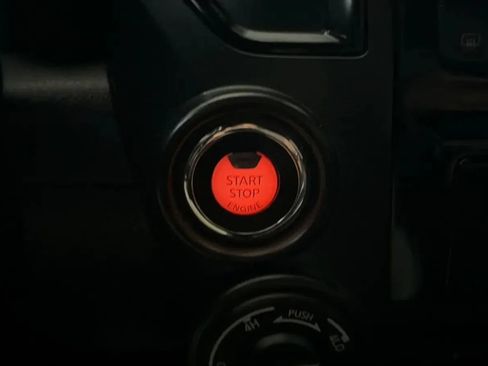 Used 2021 Nissan Titan PRO-4X w/ Pro-4x Convenience Package AWD/4WD image 16