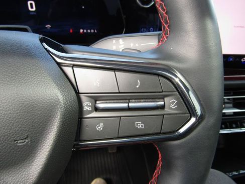 Used 2024 Chevrolet Traverse RS FWD image 23
