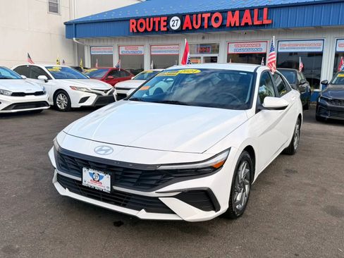 Used 2024 Hyundai Elantra SEL FWD image 4