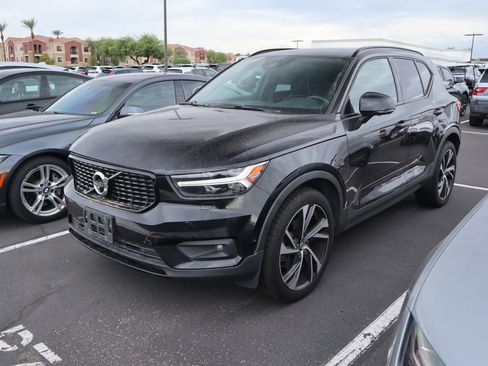 Used 2021 Volvo XC40 T4 R-Design w/ Advanced Package FWD image 2