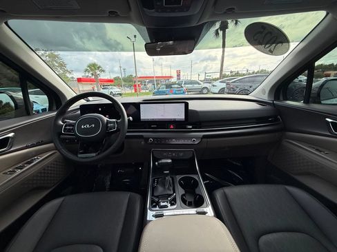 Used 2025 Kia Carnival SX FWD image 20