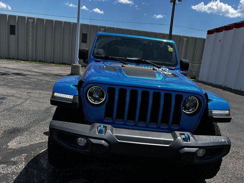 Used 2023 Jeep Wrangler Unlimited Rubicon 4xe w/ Cold Weather Group AWD/4WD image 9
