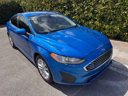 Used 2020 Ford Fusion SE image 1
