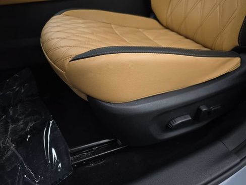 Used 2025 Nissan Sentra SV w/ SV Premium Package FWD image 28