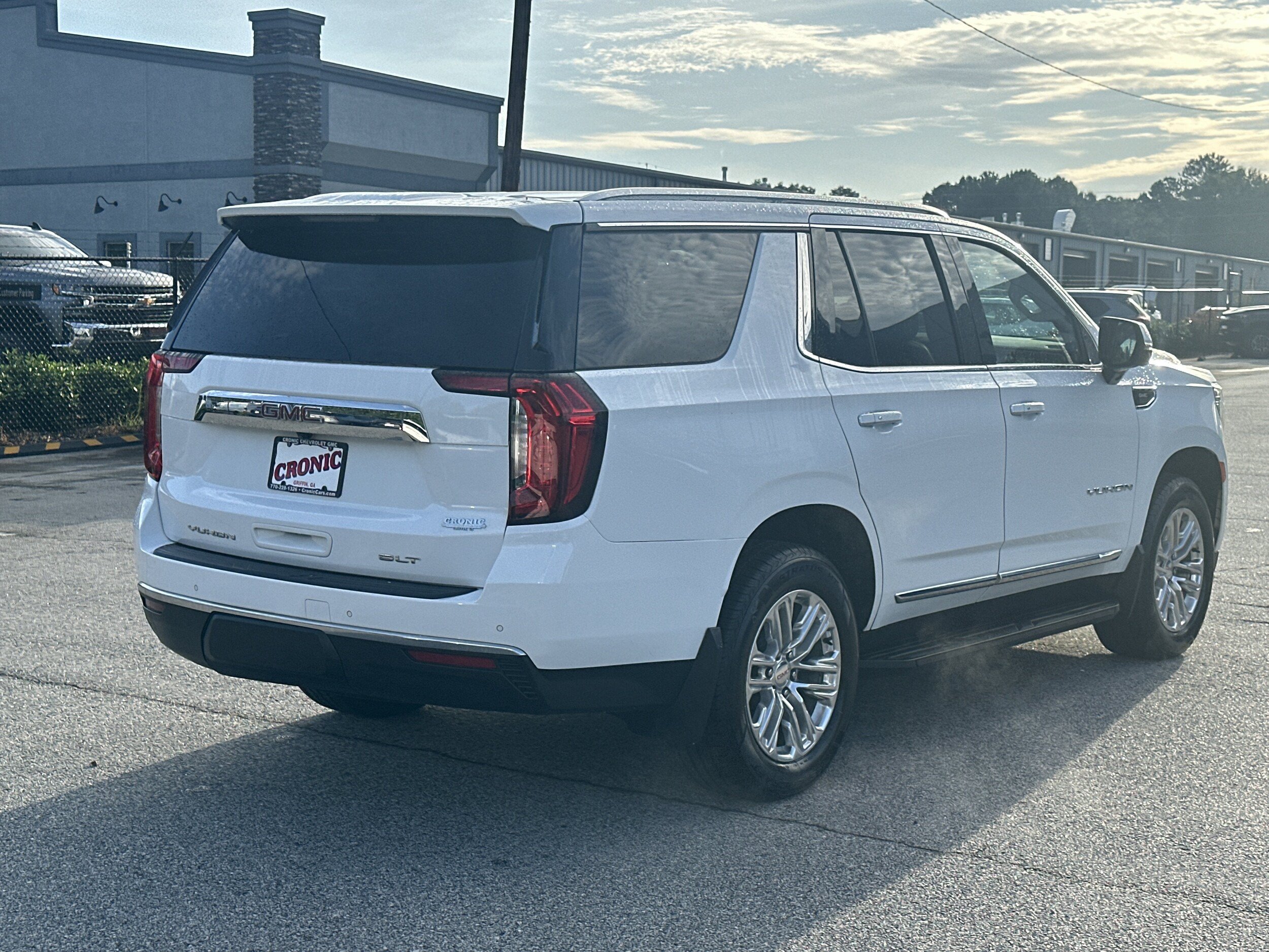 Used 2024 GMC Yukon SLT w/ SLT Luxury Package AWD/4WD image 39