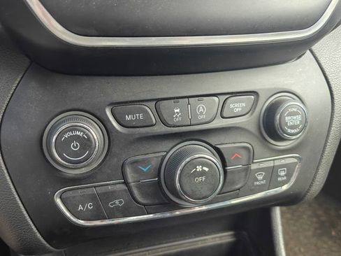 Used 2021 Jeep Cherokee Latitude Lux image 15