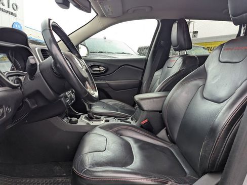 Used 2015 Jeep Cherokee Trailhawk w/ Comfort/Convenience Group AWD/4WD image 28