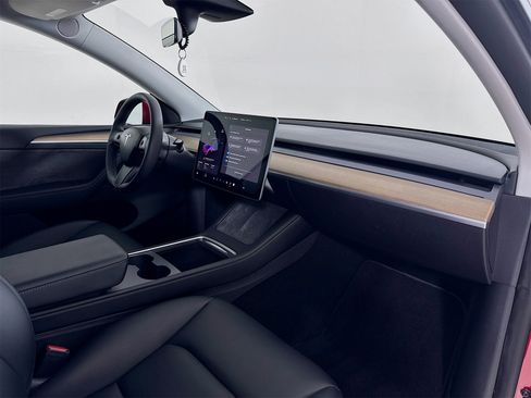 Used 2022 Tesla Model Y Long Range image 29