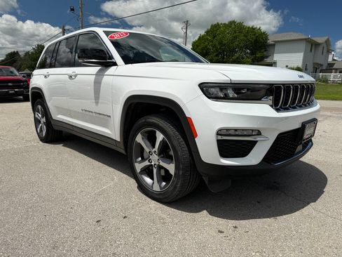 Used 2023 Jeep Grand Cherokee Limited AWD/4WD image 3