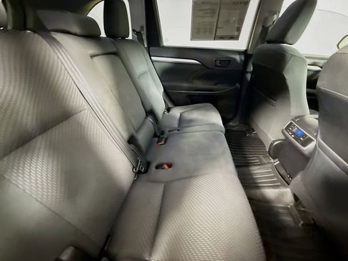 Used 2019 Toyota Highlander LE image 24