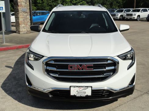 Used 2019 GMC Terrain SLT w/ Preferred Package FWD image 2