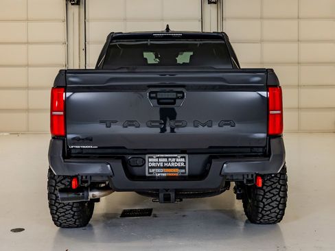 Used 2025 Toyota Tacoma TRD Off-Road image 8