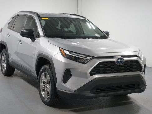 Certified 2024 Toyota RAV4 LE AWD/4WD image 3