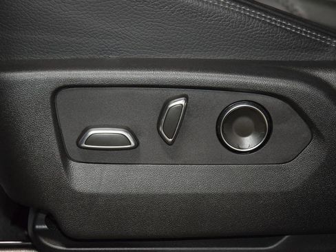 Used 2024 GMC Yukon XL Denali AWD/4WD image 41