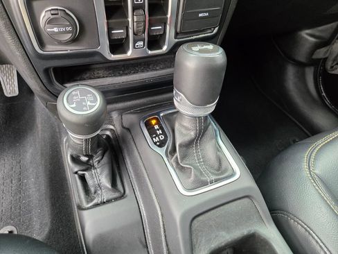 Used 2024 Jeep Wrangler Unlimited Sahara w/ Technology Group AWD/4WD image 30
