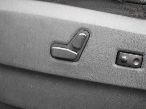 Used 2015 Chrysler Town & Country Touring image 24