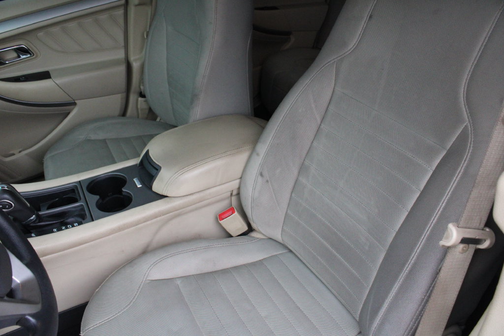 Used 2018 Ford Taurus SE FWD image 5