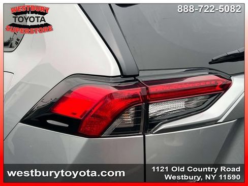 Used 2025 Toyota RAV4 XLE AWD/4WD image 12