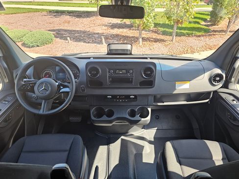 New 2025 Mercedes-Benz Sprinter 2500 image 21