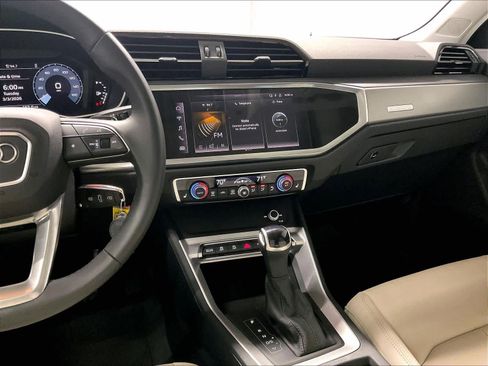 Certified 2025 Audi Q3 2.0T Premium image 9
